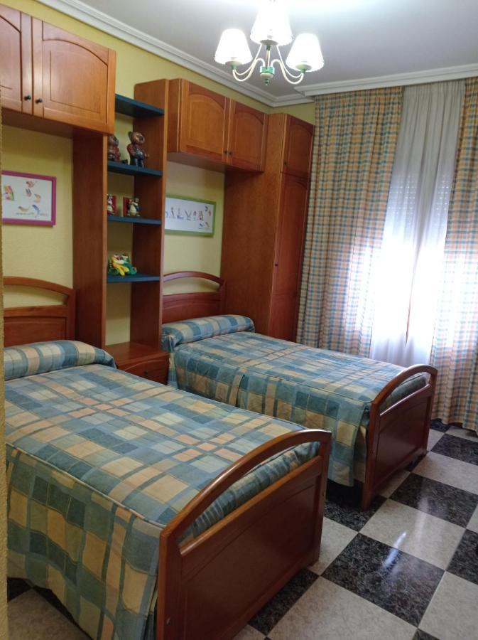Apartamento Turistico Antigua Universidad Almagro Exteriör bild